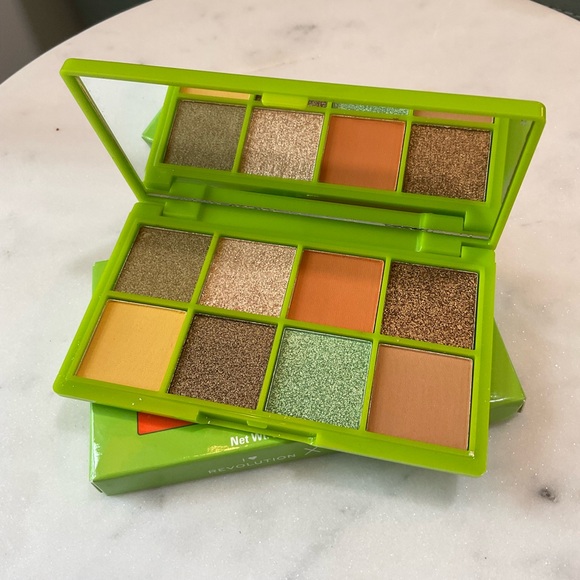 💎Dr. Seuss x Revolution Set of Five Eyeshadow and Face Palettes - Picture 7 of 11